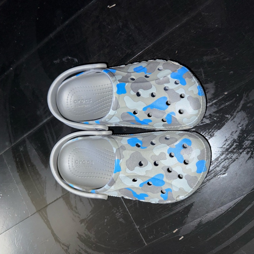 CROCS Kids Camo Water Shoes - Blue, Gray, White